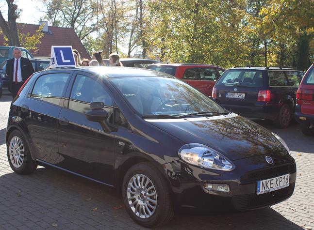 Nowy samochód osobowy do nauki  jazdy  dla PCE w Kętrzynie