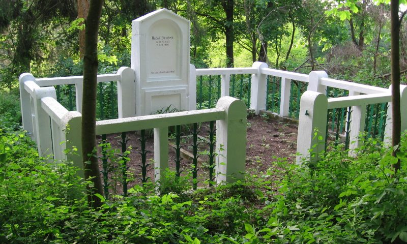 Przeszłość na cmentarzach zapisana, czyli o cmentarzach powiatu