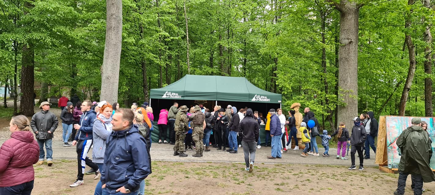 Uczestnicy I Powiatowej majówki "ZDRWO NA LUDOWO