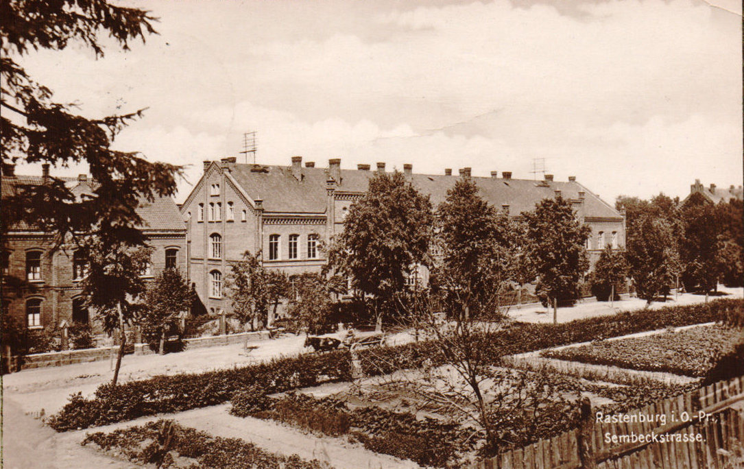 Zdjęcie sprzed 1945r. przedstawiający budynek w którym mieści się CBK, fot. z albumu powiat kętrzyński w starych pocztówkach