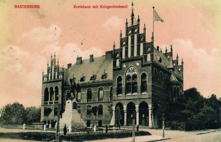 Gmach starostwa, pocztówka z 1901r.