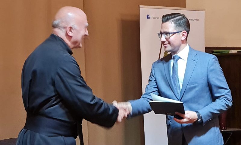 Ks. dr Aleksander Jacyniak z tytułem honorowym „Za Zasługi dla Powiatu Kętrzyńskiego”